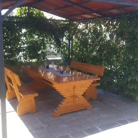 Kuca Oak *